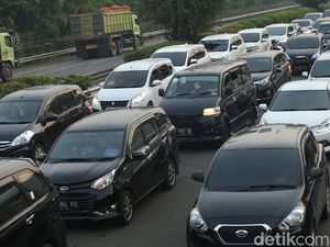Video: Lalin Ke Bandara Soetta Macet Jelang Kedatangan Habib Rizieq