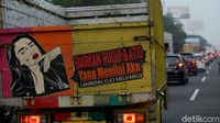 Kemacetan masih terjadi hingga Km 32 Tol Cengkareng arah Bandara Soekarno-Hatta.