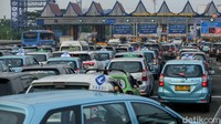 Rekayasa lalu lintas terpaksa diberlakukan selepas Gerbang Tol Cengkareng yang menuju ke arah Bandara Soekarno-Hatta imbas dari kemacetan parah yang terjadi di sekitar lokasi.
