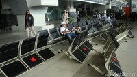 Seperti diketahui, Habib Rizieq pagi ini tiba di Terminal 3 Bandara Soekarno-Hatta. Imam Besar FPI itu sempat menyapa penjemputnya dari atas mobil pukul 09.55 WIB.