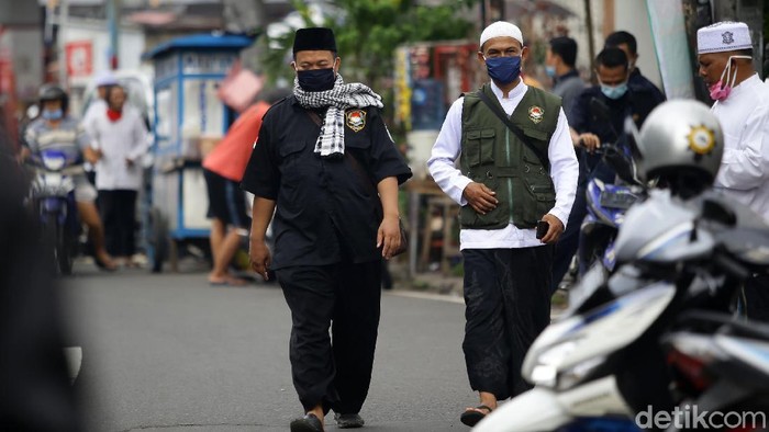 Potret Massa FPI Berdatangan ke Jalan KS Tubun Massa FPI terus berdatangan ke kawasan di sekitar Markas FPI. Mereka tampak memenuhi Jalan KS Tubun, Jakarta, Selasa (10/11/2020).