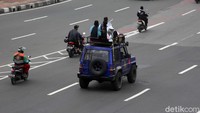 Dari Bandara Soetta, Habib Rizieq langsung menuju markas FPI di Petambura Jakarta.