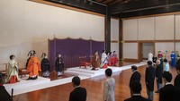 Seharusnya acara pewarisan takhta ini digelar April lalu namun terpaksa ditunda karena adanya pandemi virus Corona. (Foto: Imperial Household Agency of Japan via AP)