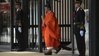 April lalu, Kaisar Emeritus Akihito secara resmi turun takhta, menjadi raja pertama negara itu yang turun dari Takhta Krisan dalam dua abad.  (Foto: Carl Court/Pool Photo via AP)