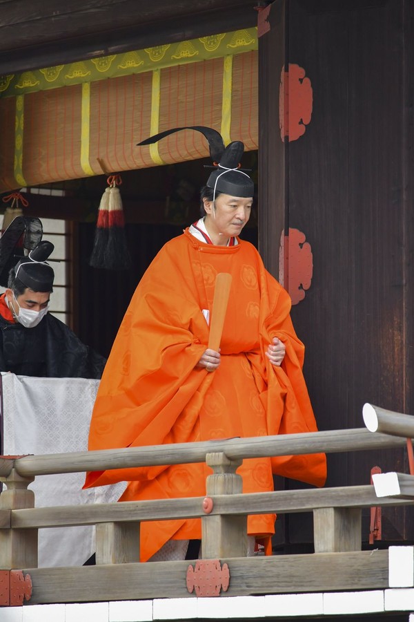 Akishino (54) adalah salah satu dari tiga pewaris takhta bersama dengan Hisahito (14), dan Pangeran Hitachi (84), adik dari Kaisar Emeritus Akihito yang mengundurkan diri pada tahun lalu. (Foto: Imperial Household Agency of Japan via AP) Akishino (54) adalah salah satu dari tiga pewaris takhta bersama dengan Hisahito (14), dan Pangeran Hitachi (84), adik dari Kaisar Emeritus Akihito yang mengundurkan diri pada tahun lalu. (Foto: Imperial Household Agency of Japan via AP)