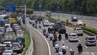 Beberapa tampak tidak memakai helm.