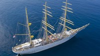 Upacara yang dipimpin Komandan KRI Bima Suci Letkol Laut (P) Waluyo itu digelar di tengah latihan praktek (Lattek) Kartika Jala Krida (KJK) 2020 di kawasan terluar Indonesia. ANTARA FOTO/Aditya Pradana Putra  