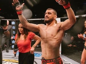 Petarung UFC Ini Ucap Alhamdulillah Usai Luput dari Cedera Horor