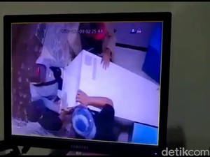 Cuma Hitungan Menit! 4 Perampok Gondol Mesin ATM di Brebes