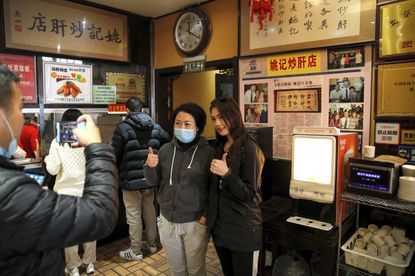 Restoran Mie di Beijing Sambut Kemenangan Joe Biden dengan Meriah
