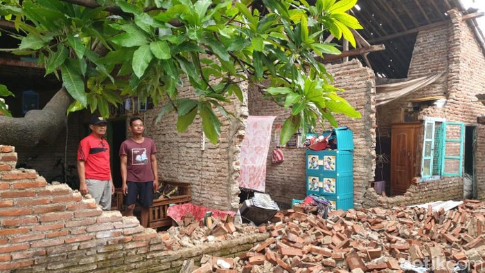 Rumah terdampak angin puting beliung di Brebes, Selasa (10/11/2020).