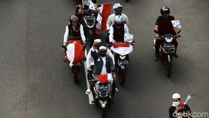Sambut Habib Rizieq, Massa FPI Konvoi di Jalan Gatsu