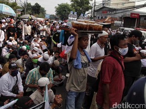 Dinkes DKI Minta Penjemput Habib Rizieq yang Bergejala Corona Segera Periksa