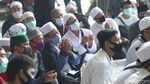Sambut Rizieq, Massa Bersholawat di T3 Bandara Soetta