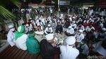 Sambut Rizieq, Massa Bersholawat di T3 Bandara Soetta