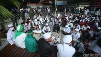Seperti diketahui, pukul 19.30 waktu setempat atau 23.30 WIB, pesawat yang ditumpangi Rizieq lepas landas dari Saudi Arabia.