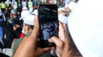 Sambut Rizieq, Massa Bersholawat di T3 Bandara Soetta