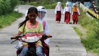 Guna mencegah penyebaran virus Corona, para siswa SD tersebut diimbau untuk menerapkan protokol kesehatan.