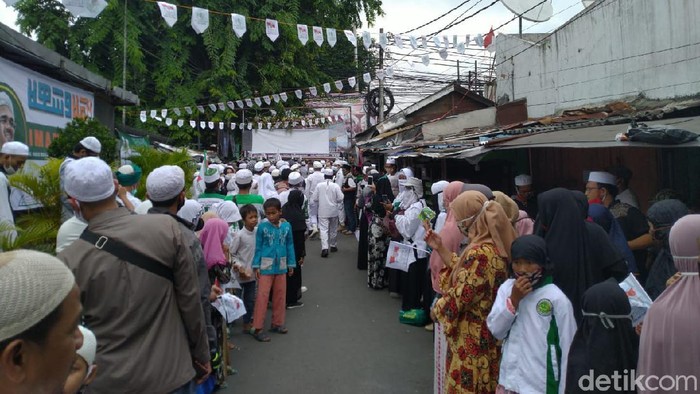 Suasana di sekitar kediaman Habib Rizieq di Petamburan, Jakarta Barat