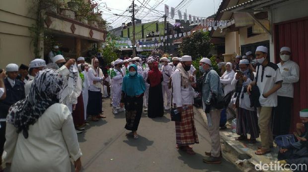 Suasana di sekitar Petamburan menyambut kepulangan Habib Rizieq (Sachril Agustin/detikcom)