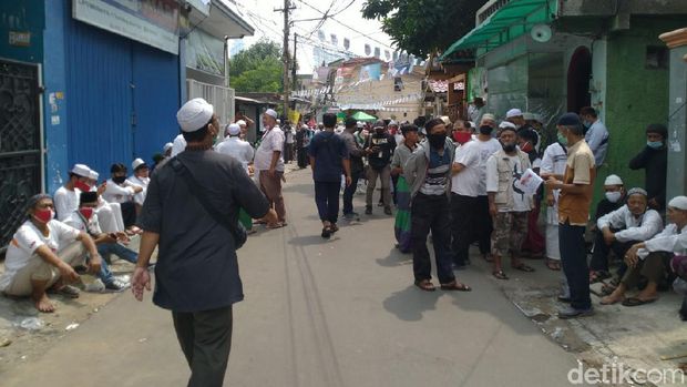 Suasana di sekitar Petamburan menyambut kepulangan Habib Rizieq (Sachril Agustin/detikcom)