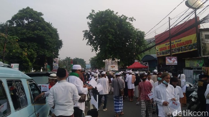 Suasana Petamburan pagi ini jelang kedatangan Habib Rizieq.