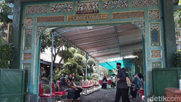 Suasana Rumah Duka Rahayu Supanggah di Benowo RT 06 RW 08, Ngringo, Kecamatan Jaten, Karanganyar, Selasa (10/11/2020).