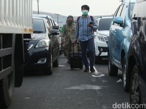 Video: Tol Menuju Bandara Soetta Macet, Penumpang Pasrah