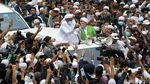 Tiba di Slipi, Habib Rizieq Disambut Lautan Manusia