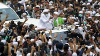Ia kemudian bergerak menuju markas FPI di Petamburan, Jakarta.
