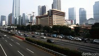 Namun lalu lintas di Tol Dalam Kota ramai lancar.