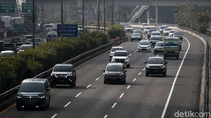 Tol Dalam Kota Lancar Jelang Kedatangan Habib Rizieq Jelang kedatangan Habib Rizieq ke Indonesia, suasana Tol Dalam Kota Jakarta terpantau lancar pagi ini. Begini potretnya.