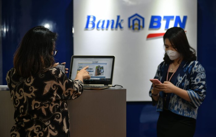 Pandemi COVID-19 membuat transaksi perbankan secara online meningkat pesat. Salah satunya adalah nasabah Bank BTN yang makin makin aktif bertransaksi melalui mobile banking.