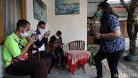 Kelas daring diprakarsai oleh Yureka Education Center (YEC) dan SLB A Yaketunis mengadakan ujicoba dan simulasi pelaksanaan kelas bahasa Inggris daring untuk para penyandang disabilitas tunanetra sebagai bagian persiapan kelas daring selama masa pandemi.