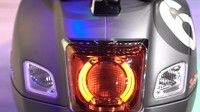 Demi keselamatan ekstra, Vespa Sei Giorni telah dilengkapi dengan teknologi pencahayaan LED pada set lampu belakang. Sistem pengereman anti-lock ABS pun ditambahkan sebagai perlengkapan standar. Foto: Piaggio Indonesia