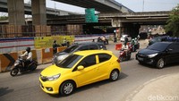 Rekayasa lalu lintas di Jalan KH Noer Ali Kalimalang akan dilakukan hingga proyek pelebaran jembatan rampung. 