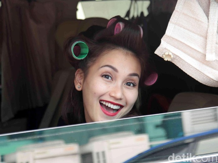 Ayu Ting Ting saat ditemui di kawasan Trans TV.