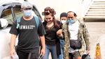 Rambut Masih di Roll, Ayu Ting Ting Mau Ke Mana?