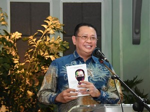 Buku ke-18 Bamsoet Ajak Masyarakat Tetap Waras, Jangan Ngeres