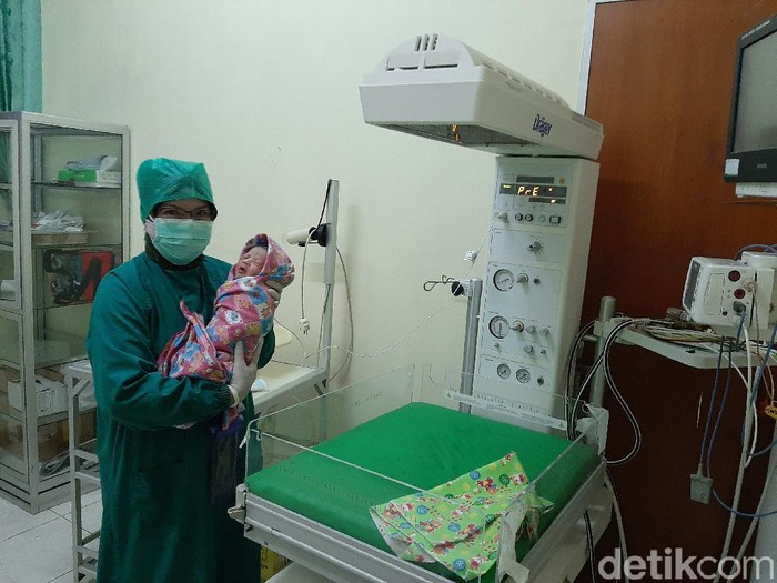 Bayi perempuan lahir di tanggal cantik probolinggo