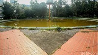 Taman Martha Tiahahu ini telah berdiri sejak tahun 1948 dengan perancangnya adalah M. Soesilo.