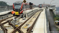 Direktur Operasi II PT Adhi Karya (Persero) Tbk Pundjung Setya Brata mengatakan, Lintas Rel Terpadu (LRT) Jakarta-Bogor-Depok-Bekasi (Jabodebek) ditargetkan dapat beroperasi pada awal Juli 2022.