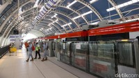 Direktur Utama Adhi Karya Entus Asnawi Mukhson mengungkapkan faktor utama molornya operasi LRT Jabodebek. Hal tersebut adalah pembebasan lahan yang lambat.