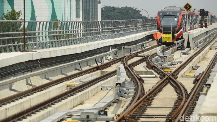 Beroperasi 2022, LRT Jabodebek Mulai Uji Coba Lho Operasi LRT Jabodebek mundur dari target. Awalnya ditargetkan bisa beroperasi di akhir 2021, namun kini mundur ke pertengahan 2022.
