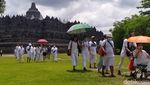 Antisipasi Erupsi, Stupa Candi Borobudur Ditutup Terpal