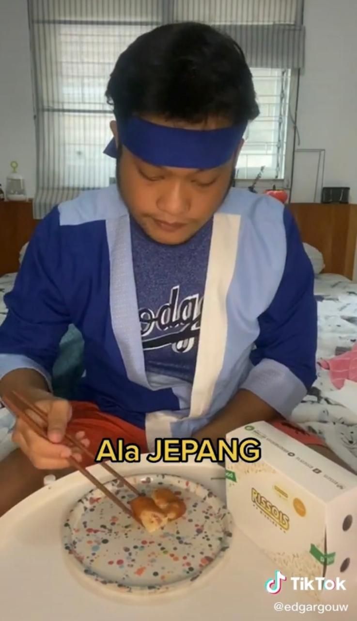Cara Makan Risoles Orang Jepang dan Indonesia Ini Bikin Ngakak Cara Makan Risoles Orang Jepang dan Indonesia Ini Bikin Ngakak
