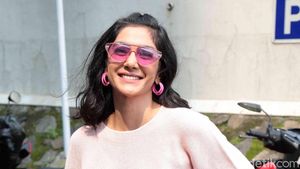 Fanny Ghassani Serba Pink, Manis Banget!
