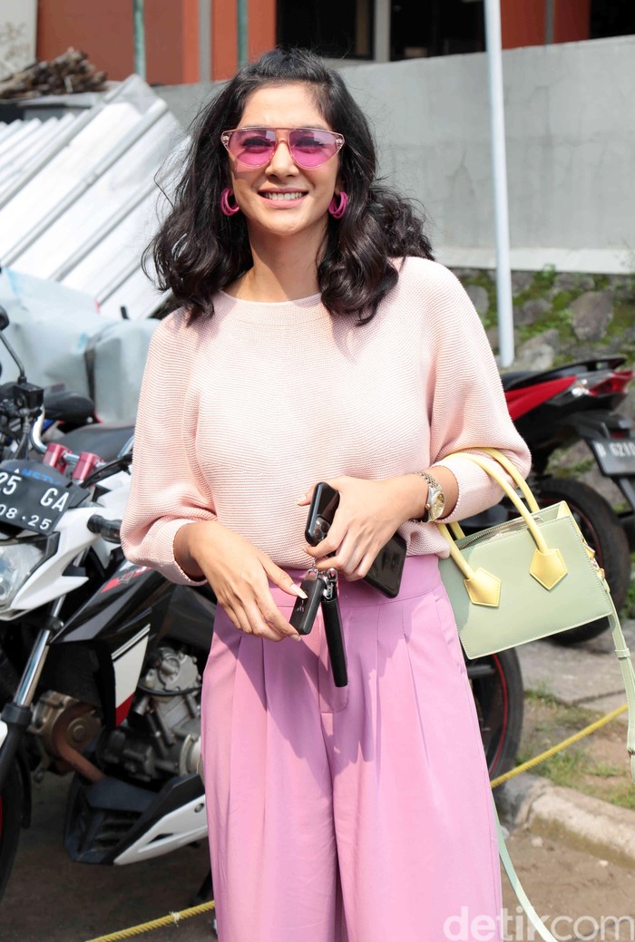 Fanny Ghassany saat ditemui di kawasan Trans TV.