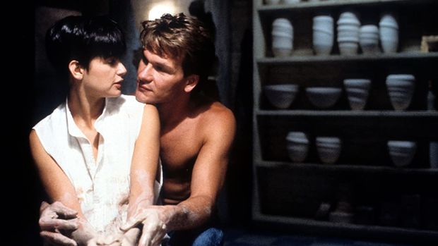 Film Ghost yang dibintangi Patrick Swayze dan Demi Moore.