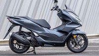 Honda Eropa belum merilis harga resmi PCX 125 2021. Namun diharapkan banderolnya masih di kisaran £ 3.049 atau setara Rp 56,8 juta. Foto: Honda